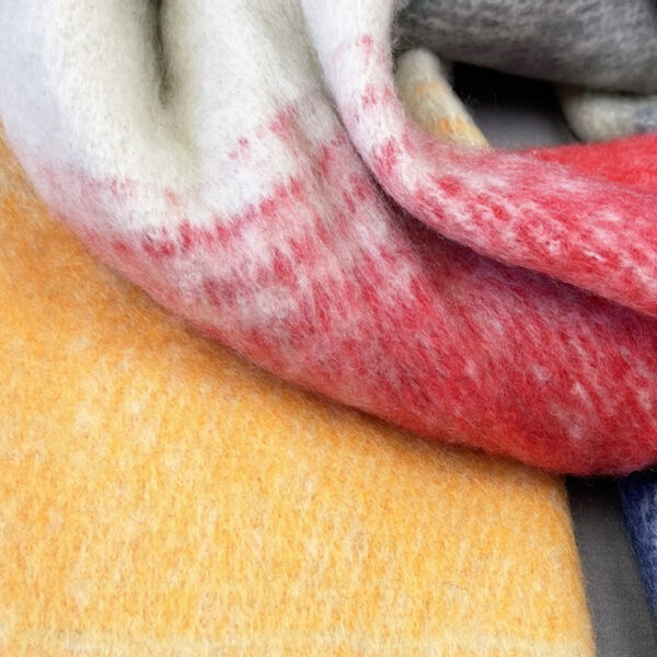 Gestreepte sjaal rood geel blauw wit