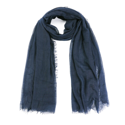 Donkerblauw zomersjaaltje wat ook als sarong of pareo gedragen kan worden