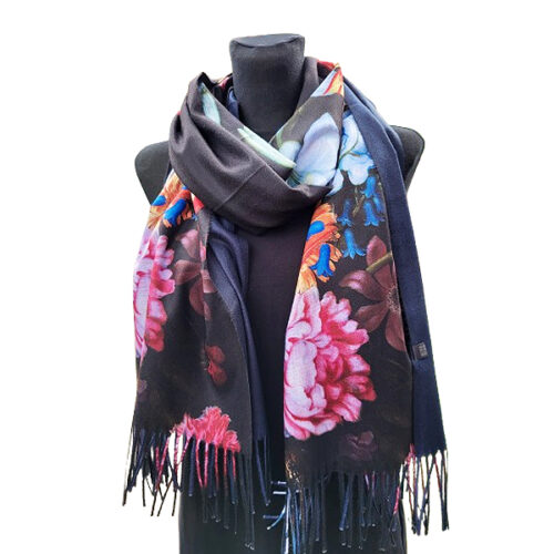 zwarte sjaal van wol met viscose met prachtige bloemenprint