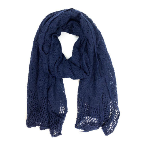 Gebreide navyblauwe sjaal Mooie donkerblauwe gebreide sjaal.
