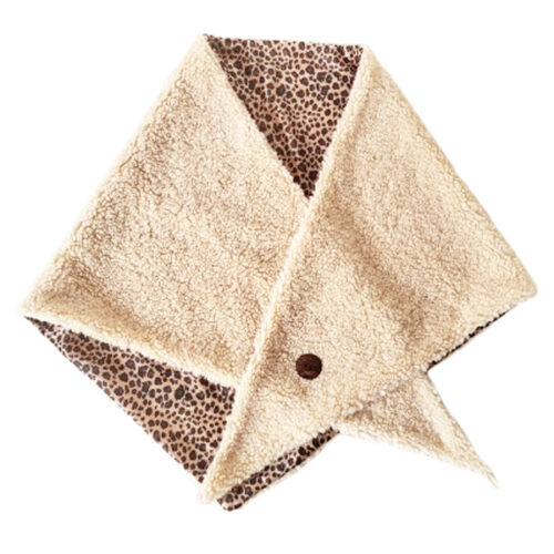 Omslagdoek teddy-panter beige Dubbelzijdige omslagdoek met aan de ene kant teddy stof en de andere kant panterstof