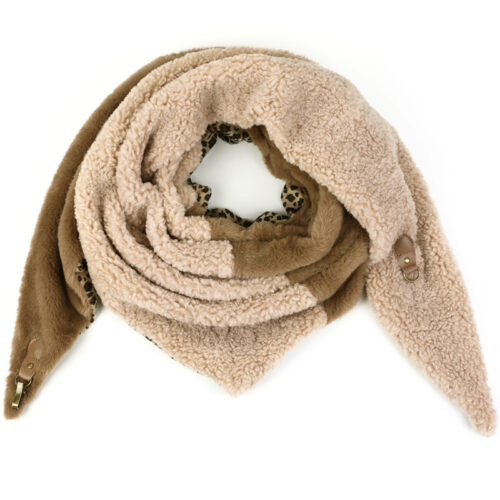 Dubbelzijdige omslagdoek met aan de ene kant teddy stof en de andere kant panterstof