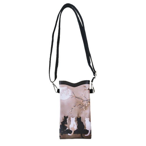 Telefoontasje met 4 poezen op een tak.