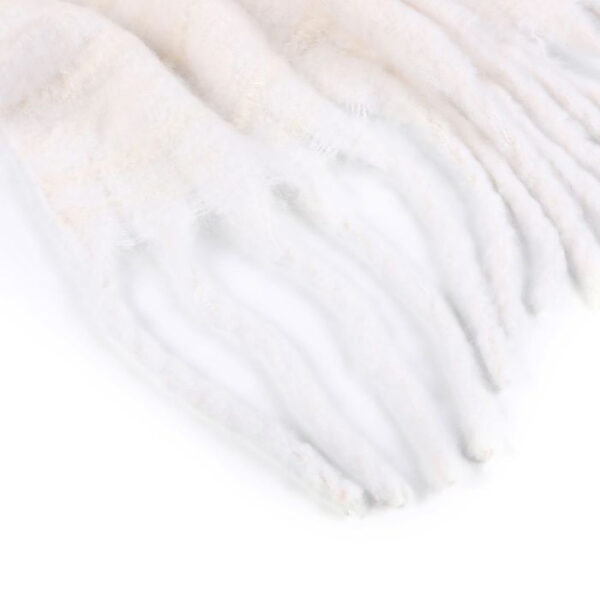 Beige wintersjaal met streepmotief en franjes aan de onderkant