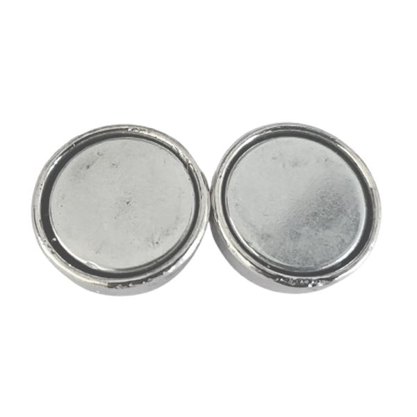 Decolletémagneet zilver Handig magneetje voor het hoger sluiten van een decolleté of vastzetten van hijab.