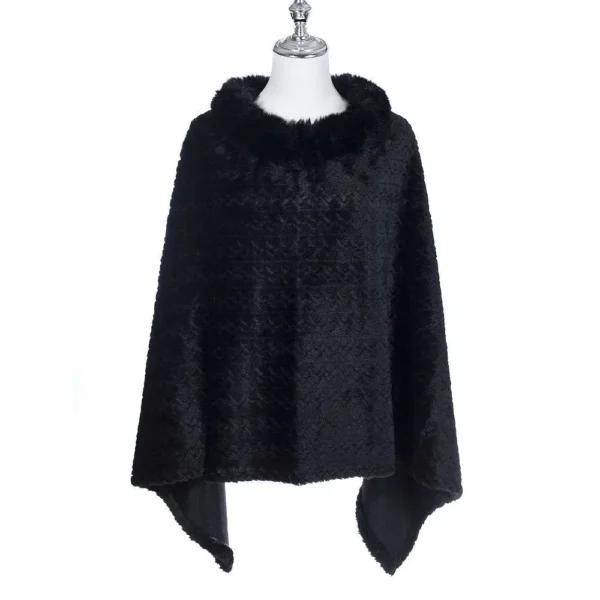 Mooie zwarte poncho van imitatiebont met zichzagmotief