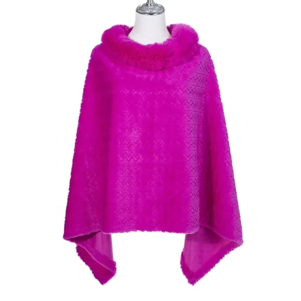 Poncho Celina fuchsiaroze Mooie fuchsia poncho van imitatiebont met zichzagmotief