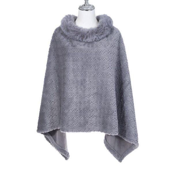 Poncho Celina grijs Mooie grijze poncho van imitatiebont met zichzagmotief