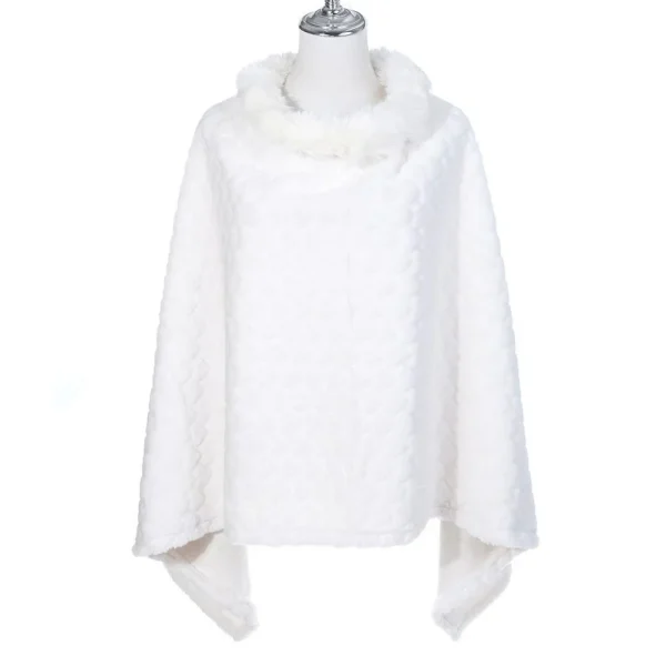 Mooie roomwitte poncho van imitatiebont met hartjesmotief