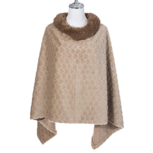 Poncho hartjes bruin Mooie bruine poncho van imitatiebont met hartjesmotief