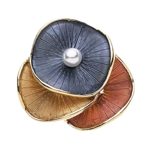 Magneetbroche Enya bont Mooie magneet broche met verschillend kleuren en goudkleurige accenten