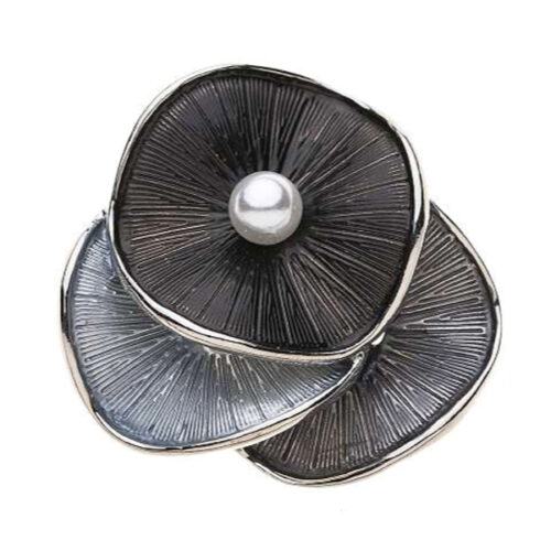 Magneetbroche enya grijs zwart Mooie zwart/grijze magneetbroche met zilverkleurige accenten