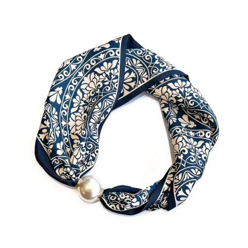 magneetsjaal bloemen navy leuk sjaaltje wat je kunt vastmaken met de magneet in de kraal.
